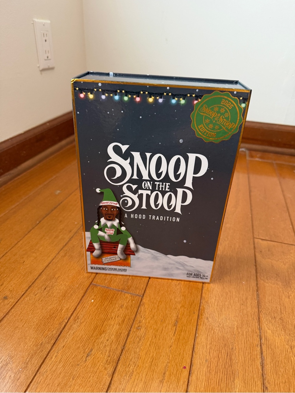 Snoop on the Stoop Christmas Holiday Figure Elf NEW